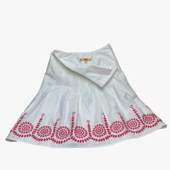 MOTTO White with Red Embroidery‎ Pleated Fully Lined A Line Skirt - Picture 9 of 10